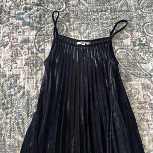 NWOT Women’s Black Velvet Pleated Midi Dress Size M